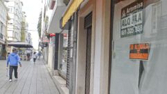 Bajo comercial vaco en la calle Real, uno de los muchos existentes en el centro de Ferrol