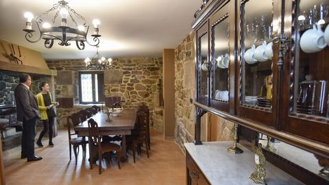 Casa de Horta, una de las viviendas ms exclusivas de la comarca, nos abre sus puertas.Otro comedor, en el que se conservan muebles e incluso tazas y vasos antiguos. Era el lugar de reunin de la familia en los das de fiesta