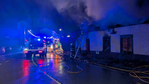 Incendio urbano en Grado