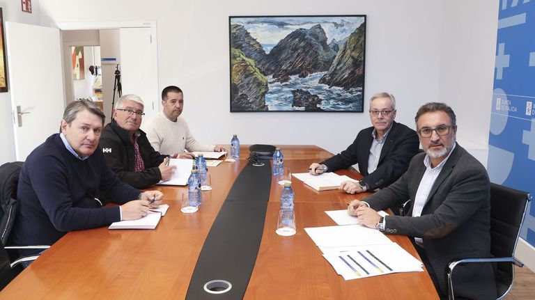 Xunta y sindicatos se alían y exigen cambios legales para blindar un porcentaje mínimo de rentabilidad a los ganaderos lácteos