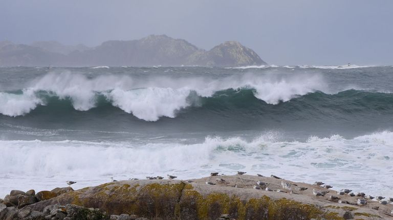 Ingrid barre la ría de Vigo: vientos a 117 km/h y olas de13 metros
