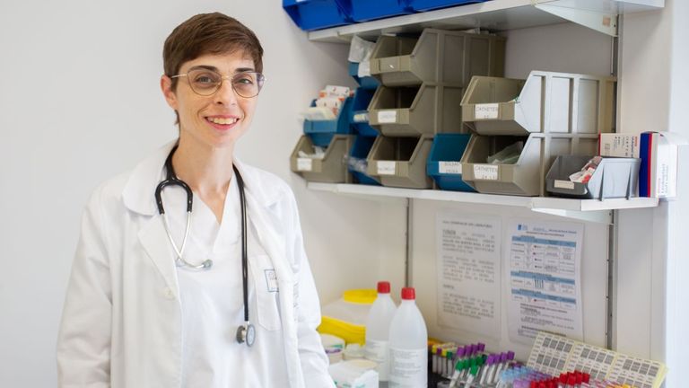 Pilar Espiño, médica: «El problema de la reumatología infantil es que no entiende de citas»