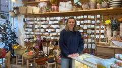 Camille Buffe en su tienda Elixir Bio