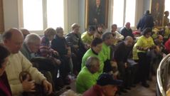 ��Queremos cobrar!� gritaron los afectados por las preferentes al finalizar el pleno de la Diputaci�n de A Coru�a