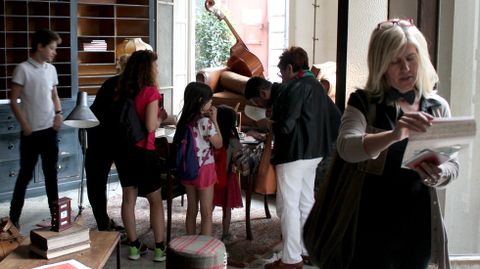 Participantes en la Yincanta de Les Luthiers,  en la casa natal de Mastropiero, en la antigua Droguera Asturias