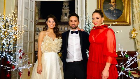 Noelia, junto a Arturo Fernndez y Teresa Portela, durante las campanadas del ao pasado