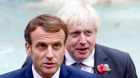 Macron y Johnson hablaron el fin de semana en Roma del conflicto, pero emitieron mensajes contradictorios que elevaron la tensión en el conflicto pesquero