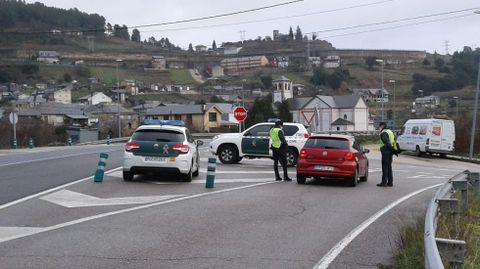 La Guardia Civil mont un control de movilidad en Vilamartn de Valdeorras