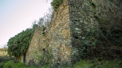Ruinas de la ferrería de Barxa de Lor, en el municipio de A Pobra do Brollón
