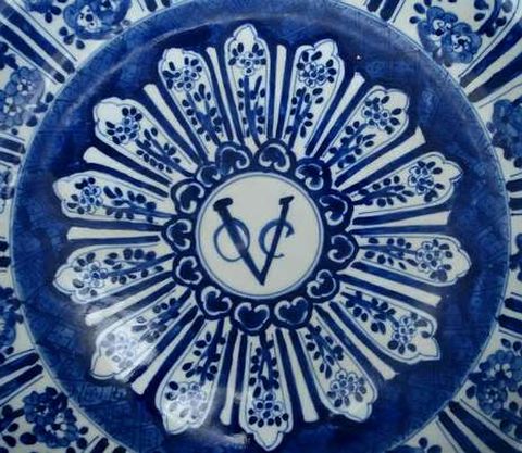 Porcelana china con el emblema de la armadora holandesa.