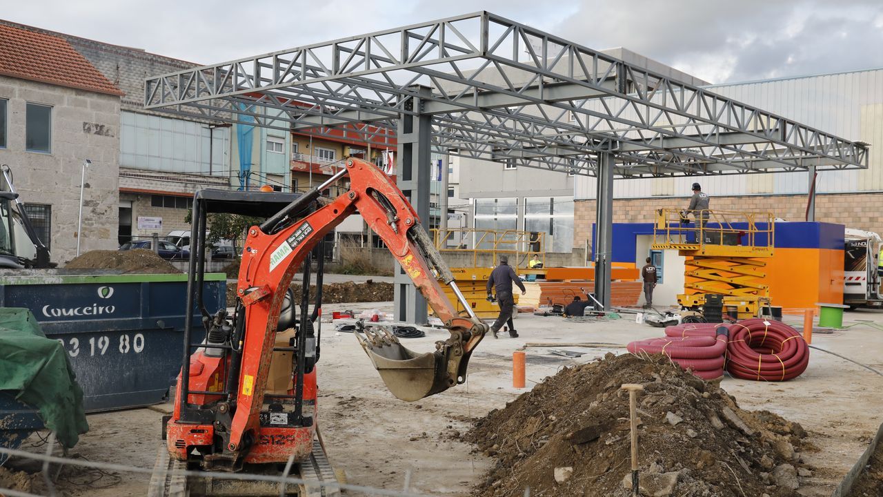 Las imágenes del congreso provincial del PSOE de Lugo.Gasolinera de Plenoil en O Ceao, en Lugo