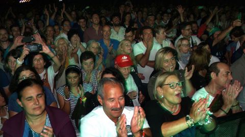 Miles de personas presenciaron el primero de los cinco conciertos gratuitos que están programados en la explanada de la Compañía durante las fiestas de Monforte