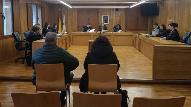 Juzgan a una exconcejala de Láncara por una presunta estafa de 46.000 euros a un constructor