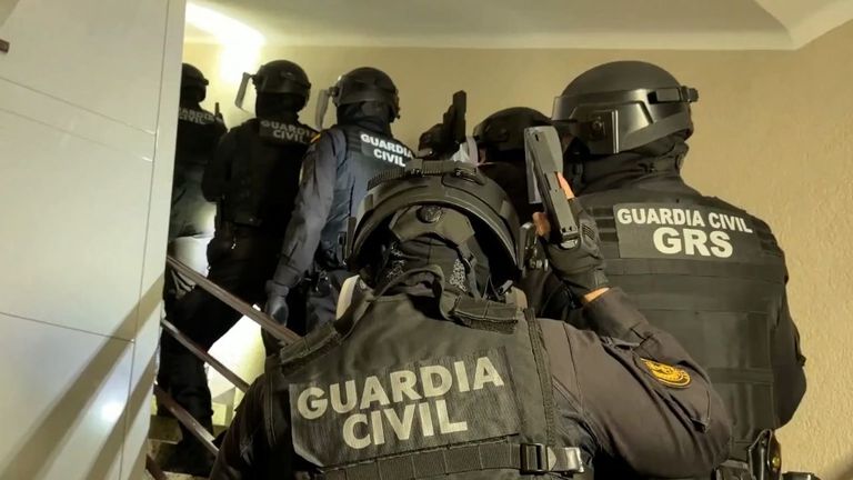 Cae una red de ciberestafas que operaba en Galicia y que defraudó más de un millón de euros fingiendo ser un banco y enviando más de 100.000 SMS cada hora