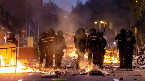 Policas antidisturbios durante los incidentes que se produjeron en Barcelona el pasado da 18 de octubre