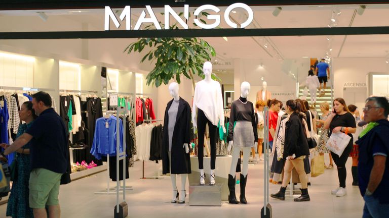 Mango roza los 3.800 millones de ventas en su primer año sin Isak Andic