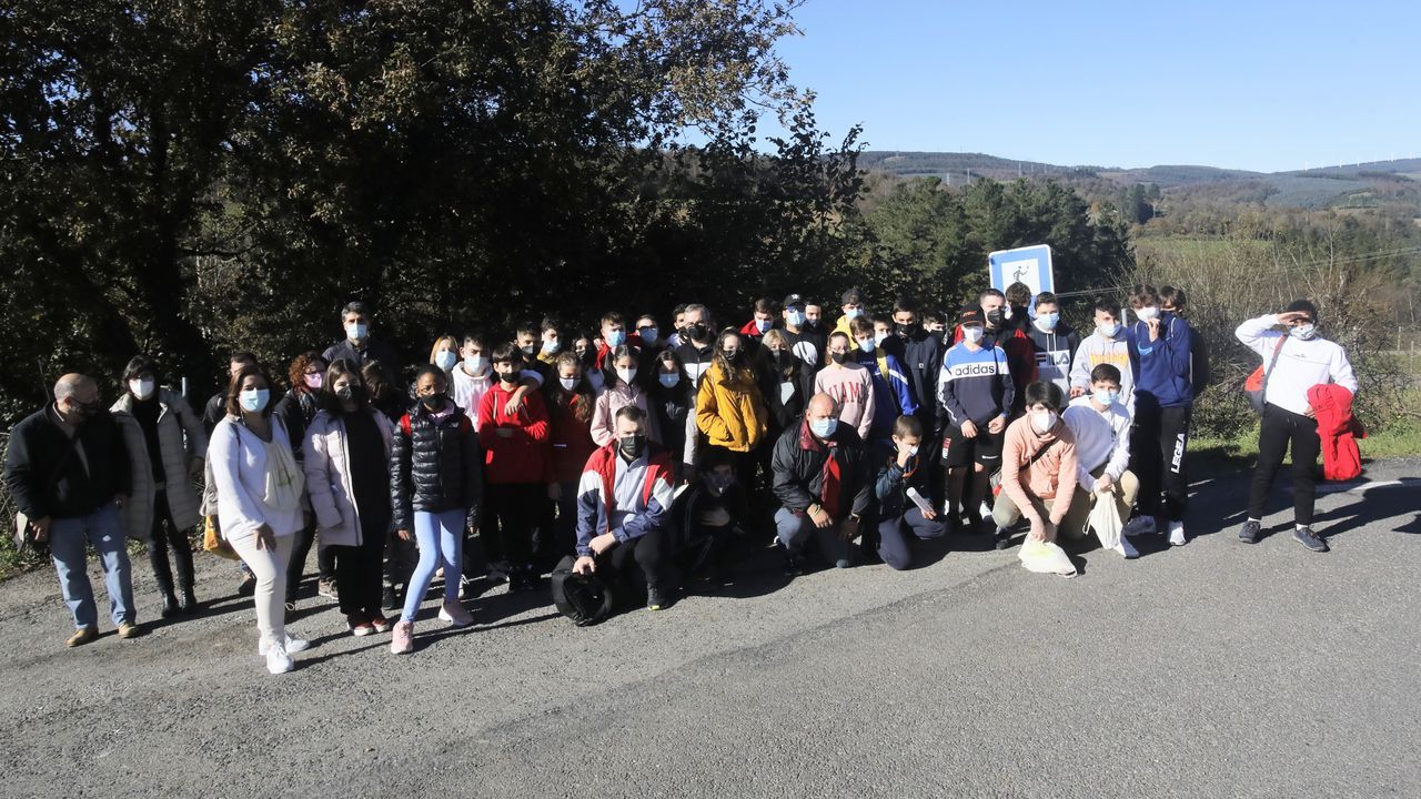 Las imgenes de la jornada por el 25 aniversario de Voz Natura en Lugo.Peregrinos en Pedrafita do Cebreiro, uno de los municipios donde se realiz el estudio.