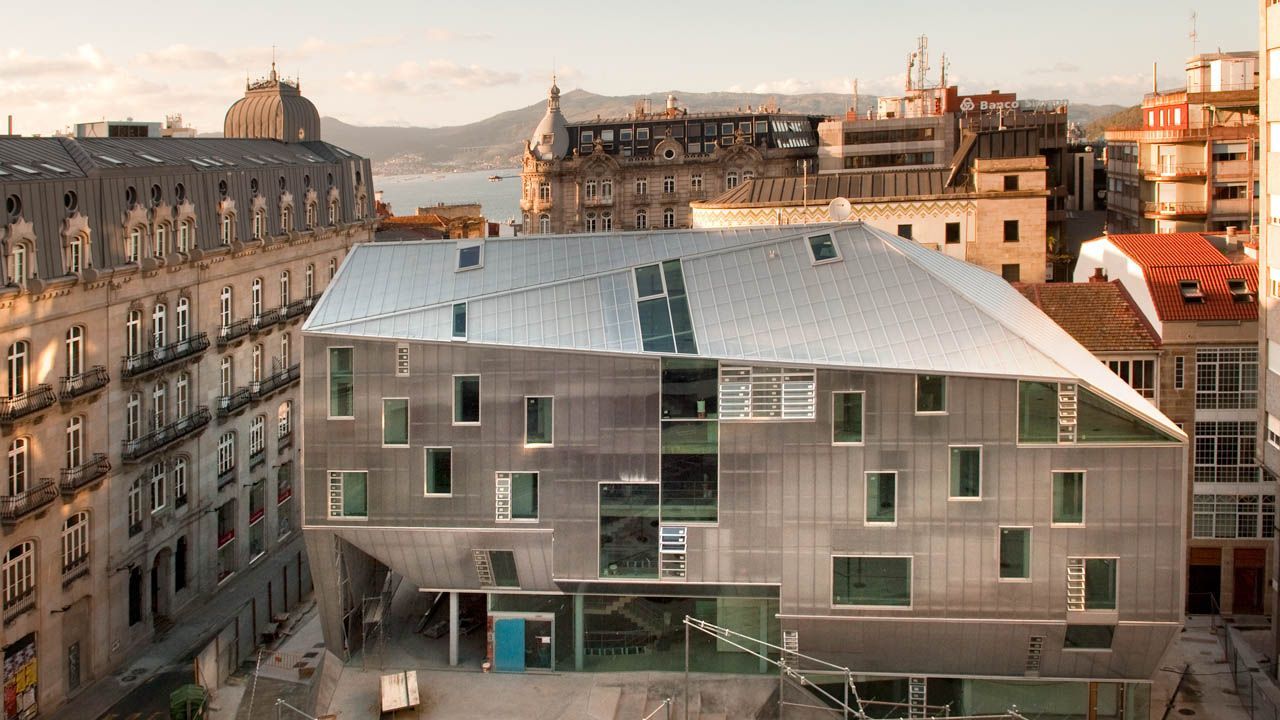palomera.De izquierda a derecha, los arquitectos Cristina García Fontán, Felipe Peña, Juan Creus, Covadonga Carrasco y Jorge Rodríguez, en un foro sobre espacio público celebrado ayer en la sede del COAG