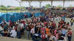 Los venezolanos desplazados fueron acogidos en un polideportivo de la localidad fronteriza de Arauquita (Colombia)