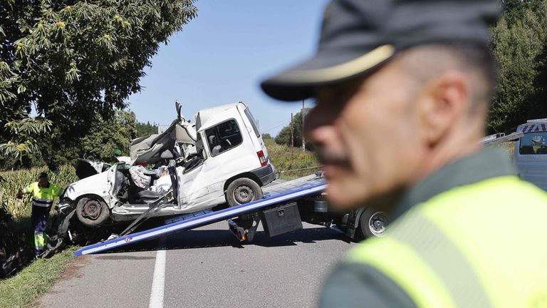 Muere un conductor en una salida de vía en la N-640 en Castro de Rei