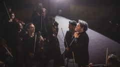 Gustavo Dudamel dirige el espectáculo inmersivo «Symphony».
