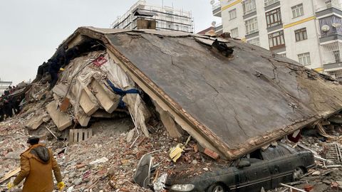 Estragos del terremoto en Diyarbakir, Turquía