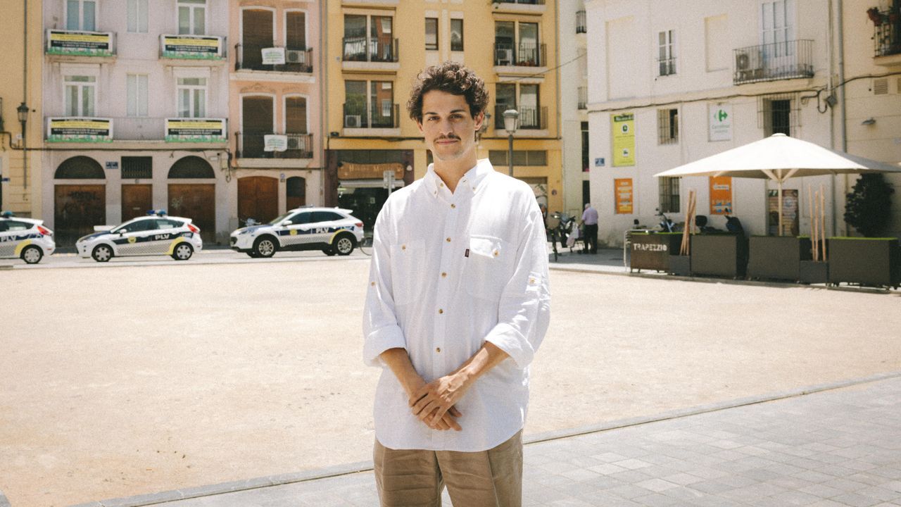 El arquitecto pontevedrs Manuel Bouzas, en plaza Msico Lpez-Chvarri de Valencia, donde instalar el pabelln Mediterrneo