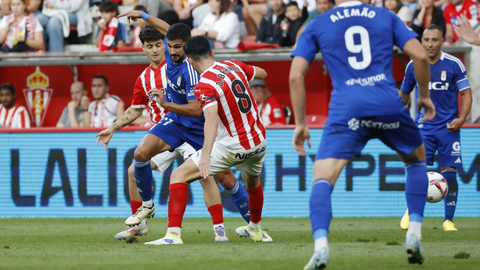 Derbi asturiano entre el Real Sporting de Gijon y el Real Oviedo en El Molin�n