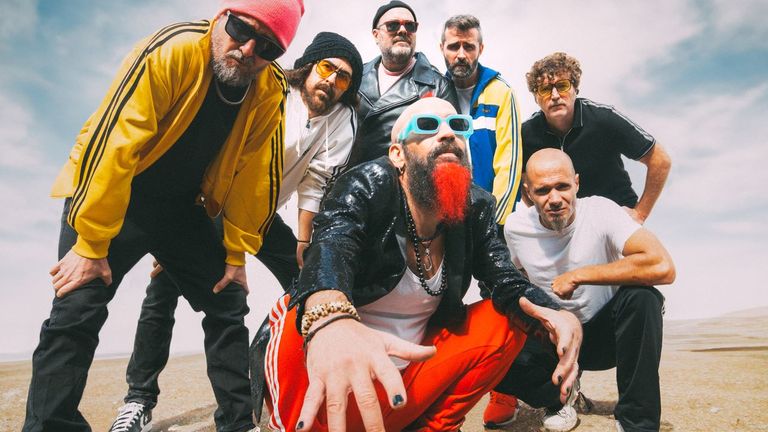 Tony Moreno, vocalista de Eskorzo: «La música no tiene fronteras, es un lenguaje universal»