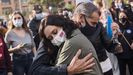 La presidenta de la Comunidad de Madrid y candidata a la reelección, Isabel Díaz Ayuso, abraza a Toni Cantó, durante una visita este miércoles a la carpa del Partido Popular en San Sebastián de los Reyes