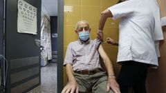 Tras haberse recibido la vacuna en Lugo los mayores de 60, esta semana comienza la tercera dosis para los de 50