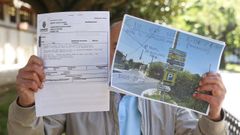 Un vecino de Ferrol ensea la multa recibida y una foto con esa zona de Redes