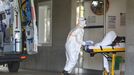 Un posible caso de coronavirus llega en ambulancia al hospital Arquitecto Marcide de Ferrol