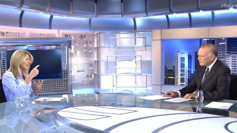 La ministra de Trabajo, Yolanda Díaz, y candidata de Sumar a la presidencia del Gobierno, entrevistada en Telecinco por Pedro Piqueras