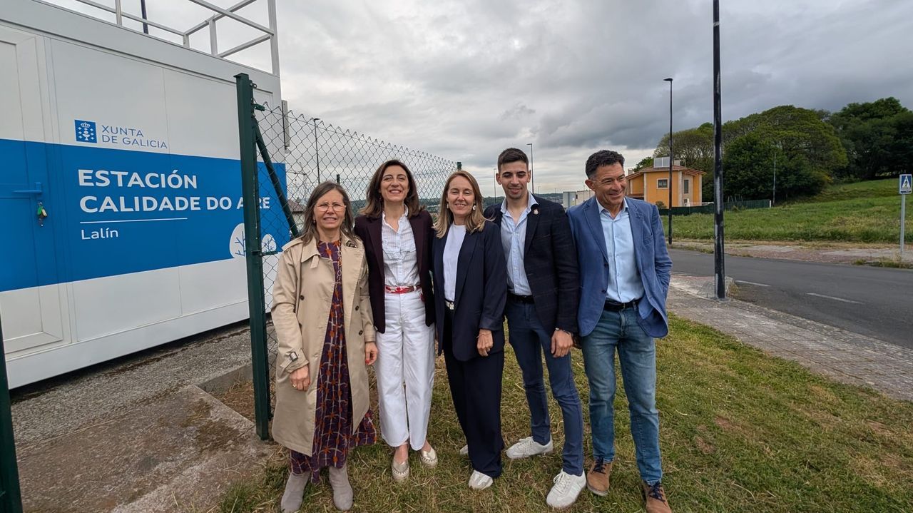 La directora xeral de Enerx�as Renovables e Cambio Clim�tico, Paula Ur�a; la conselleira de Medio Ambiente, �ngeles V�zquez y la alcaldesa de San Cibrao, Marta N�voa
