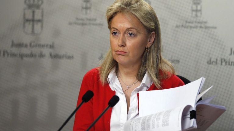 La presidenta de Foro, Cristina Coto, ha anunciado hoy su decisión de dimitir al frente del partido tras ser desautorizada por la Comisión Directiva de esta formación en relación a su decisión de cambiar la situación laboral de una de las asesoras del grupo parlamentario