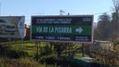Valla publicitaria a favor de la Vía rápida la Pixarra, colocada por Somos Oviedo