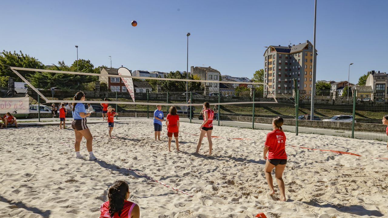 Tarde de viernes en el primer d�a del 3x3 Deporte na R�a.Imagen de archivo de un amistoso entre el Estradense y el Compostela.
