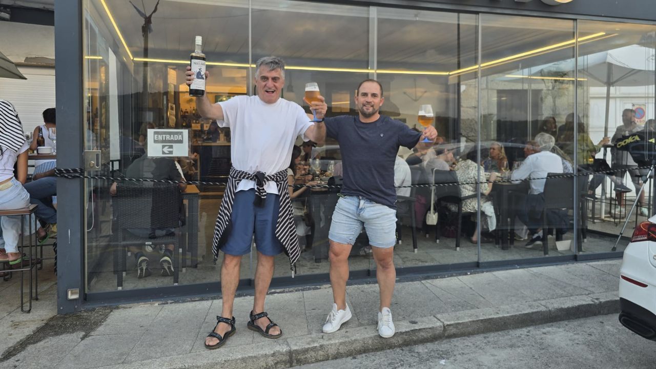 El Gran Wyoming en O Bocho,�uno de los locales de hosteler�a que frecuenta en Laxe