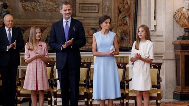 Felipe VI, junto a la reina Letizia, la princesa Leonor y la infanta Sofía, presidiendo el acto de imposición de condecoraciones a ciudadanos de todas las comunidades autónomas coincidiendo con el quinto aniversario de su reinado