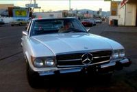 Arriba, Sharon Stone conduciendo su Mercedes en Casino, de Martin Scorsese. A continuacin, los Mercedes de Con la muerte en los talones, la saga Transformers y El diario de Bridget Jones.