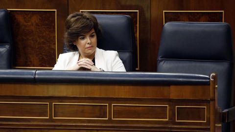 As estuvo Soraya Senz de Santamara durante la primera hora y media del debate en el da de hoy, sin Mariano Rajoy sentado a su lado.