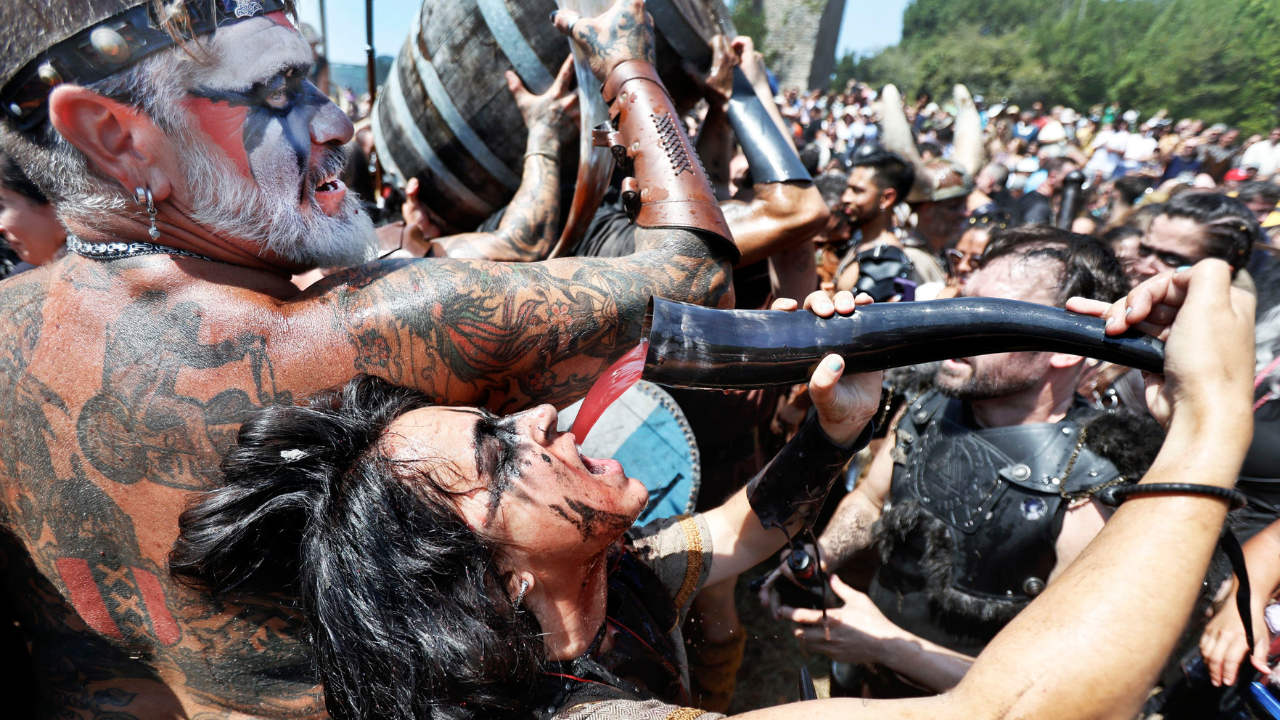 Ruta de las cascadas de Quiroga.Escena da Romar�a Vikinga en Catoira. 03/08/2025