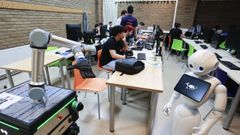 El grado de Robtica, que se imparte en la Escola Politcnica Superior del campus de Lugo, muestra las aplicaciones que las nuevas tecnologas ofrecen a muchos sectores. 