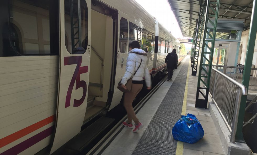 �La culebra salt� medio metro fuera del agua para pillar un lagarto grande�