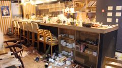 Imagen de un restaurante de Fukushima tras el temblor registrado de 7,3 grados