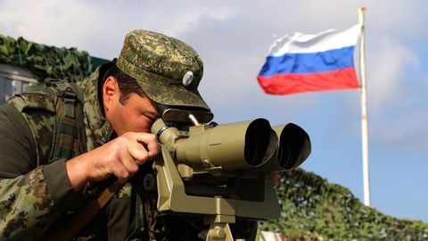 Un militar ruso desplegado en la pennsula de Crimea