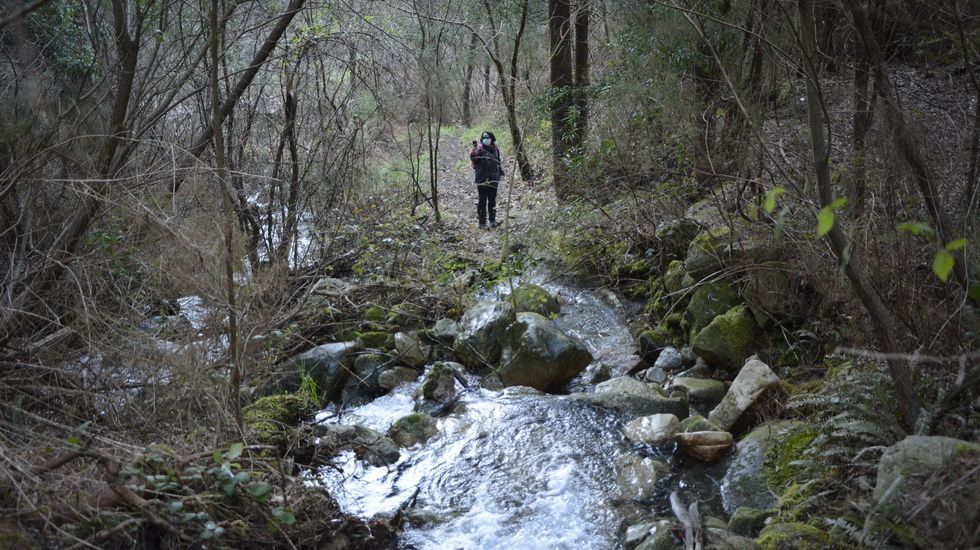 De puente a puente en Barbanza, Muros y Noia.La iglesia de San Pedro, en las inmediaciones de la aldea de Esperante