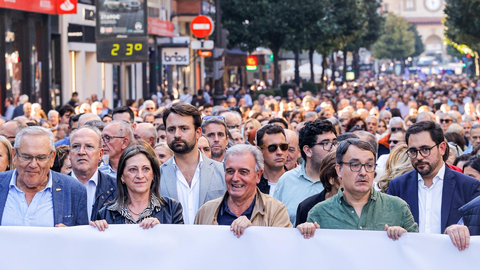 Primera manifestaci�n contra el peaje del Huerna en Oviedo