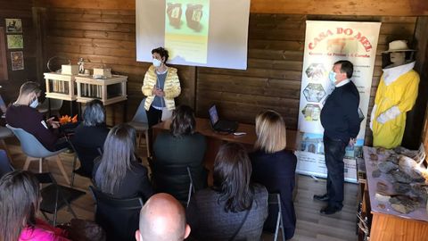 La presentación del proyecto tuvo lugar ayer en el Aula da natureza, cedida por Endesa a la Casa do Mel, en la antigua escombrera